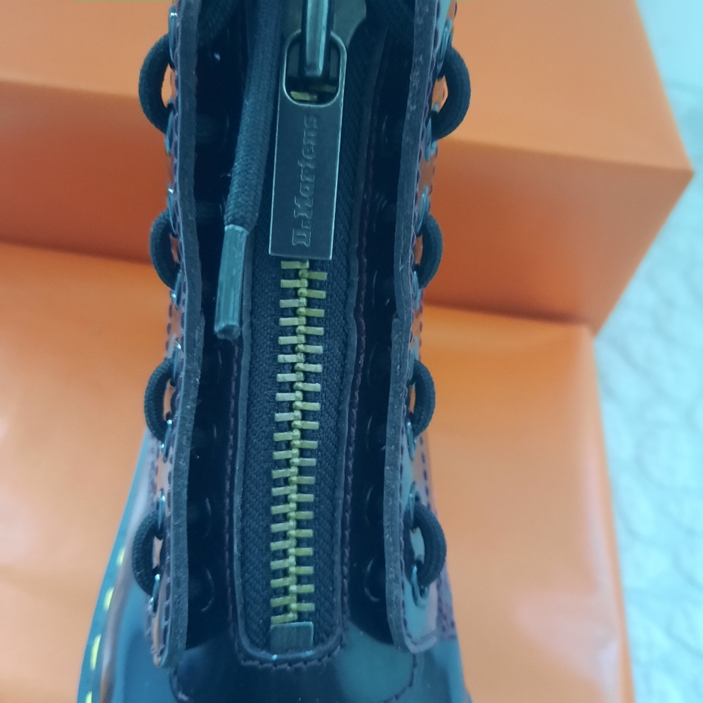 Dr. Martens Sinclair Zip Front Boots. NEW - Picture 8 of 9